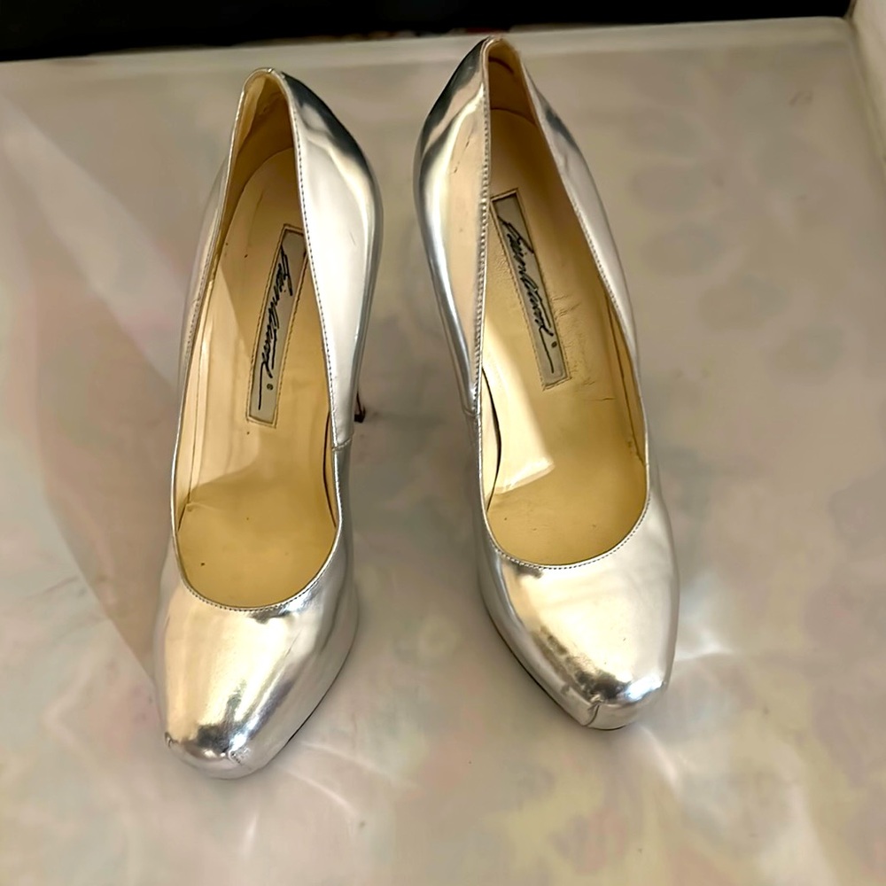Silver pumps
